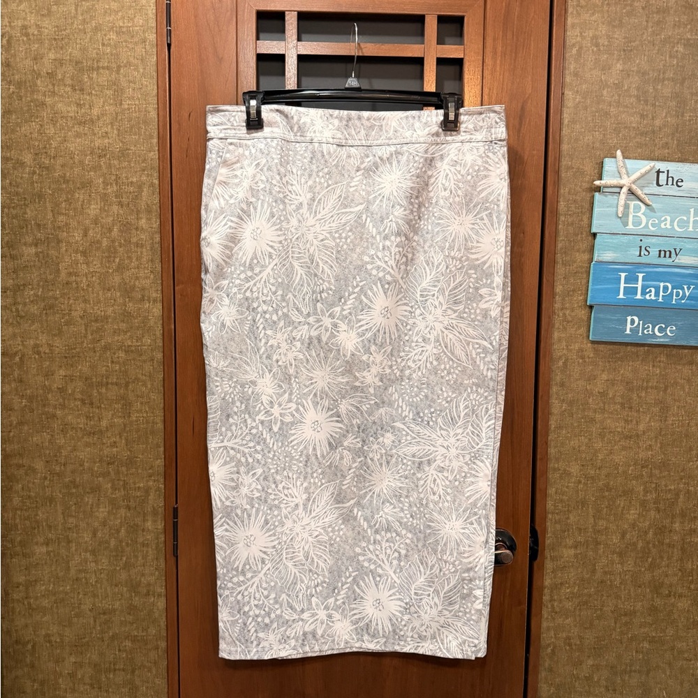 EUC Ripskirt Hawaii Length 4 XL